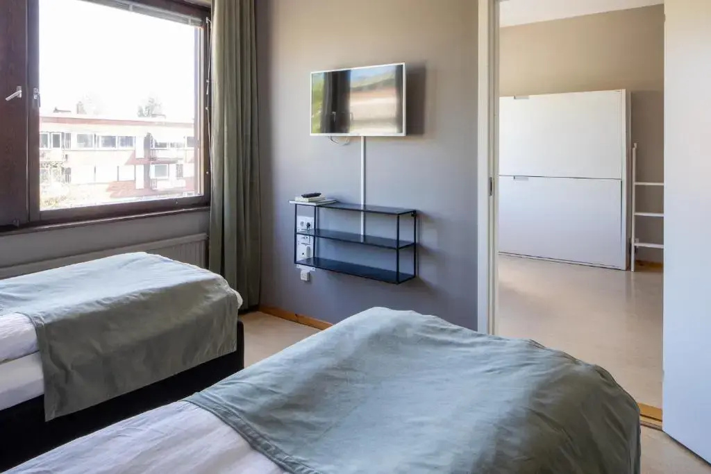 2 Bedrooms Apartment