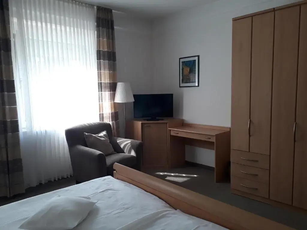 Economy Double room (full double bed)