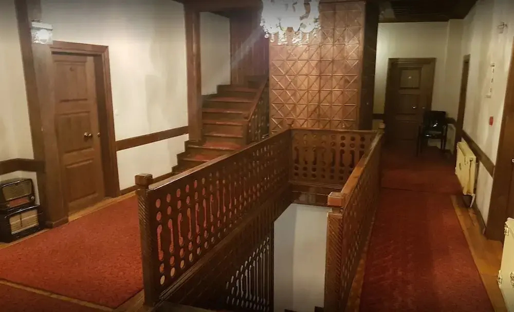 Lobby & Reception