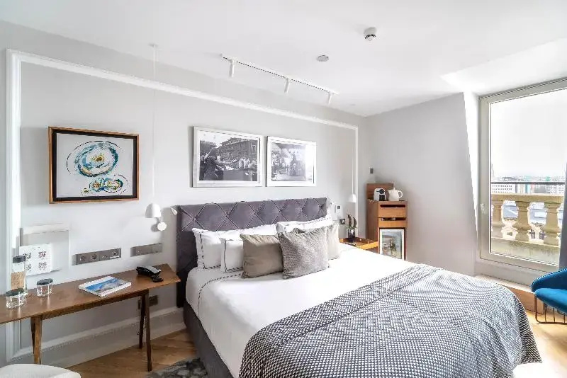 Petite Double room (full double bed)