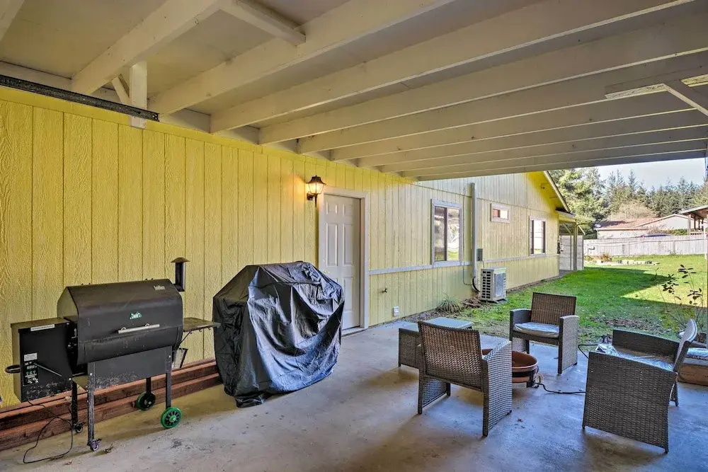 Coastal Retreat Near Redwoods & 2 Miles to Beach!