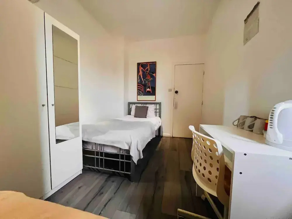 Private Rooms for 7 People With Bathroom — фото