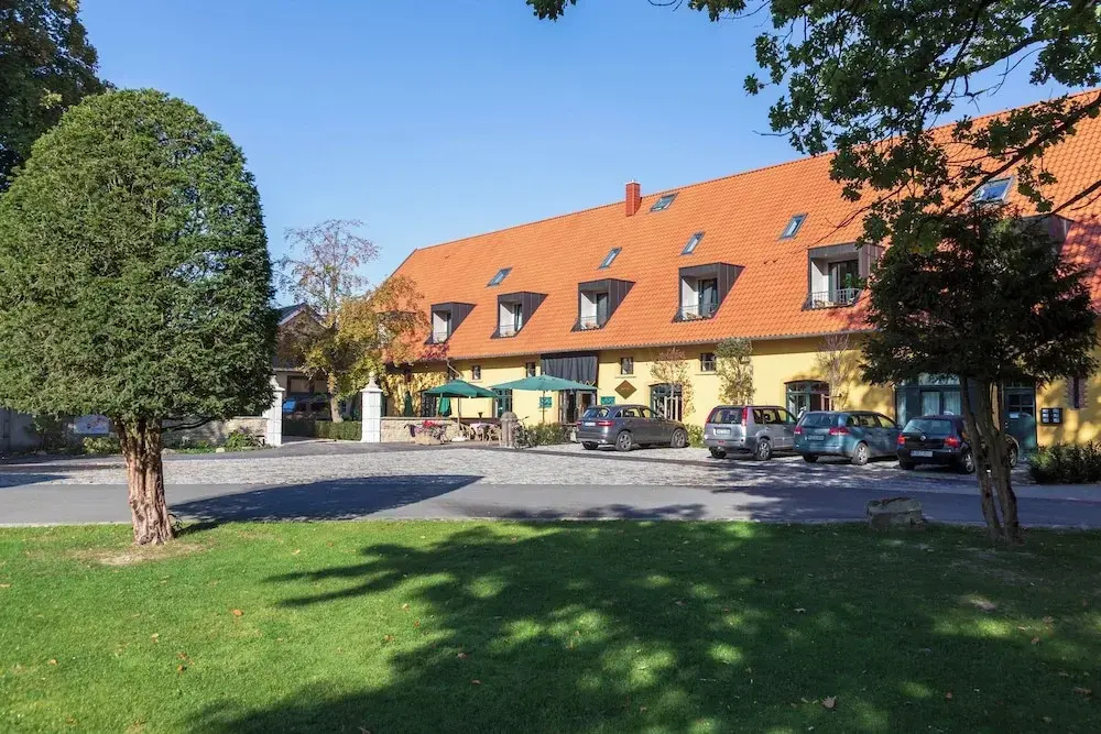 HRO Hotel Rittergut Osthoff GmbH