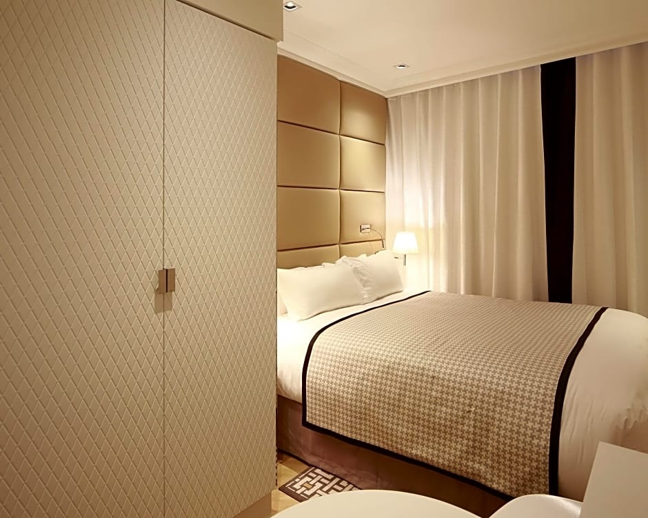 Hotel R de Paris 51