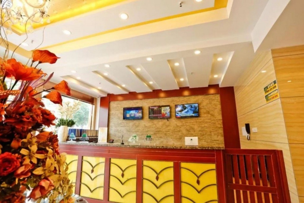 GreenTree Inn Shenzhen Longhua Tianhong Express Hotel in Shenzhen