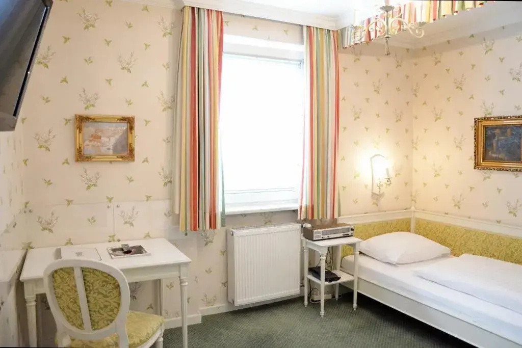 Hotel Hohenstauffen - Chambres