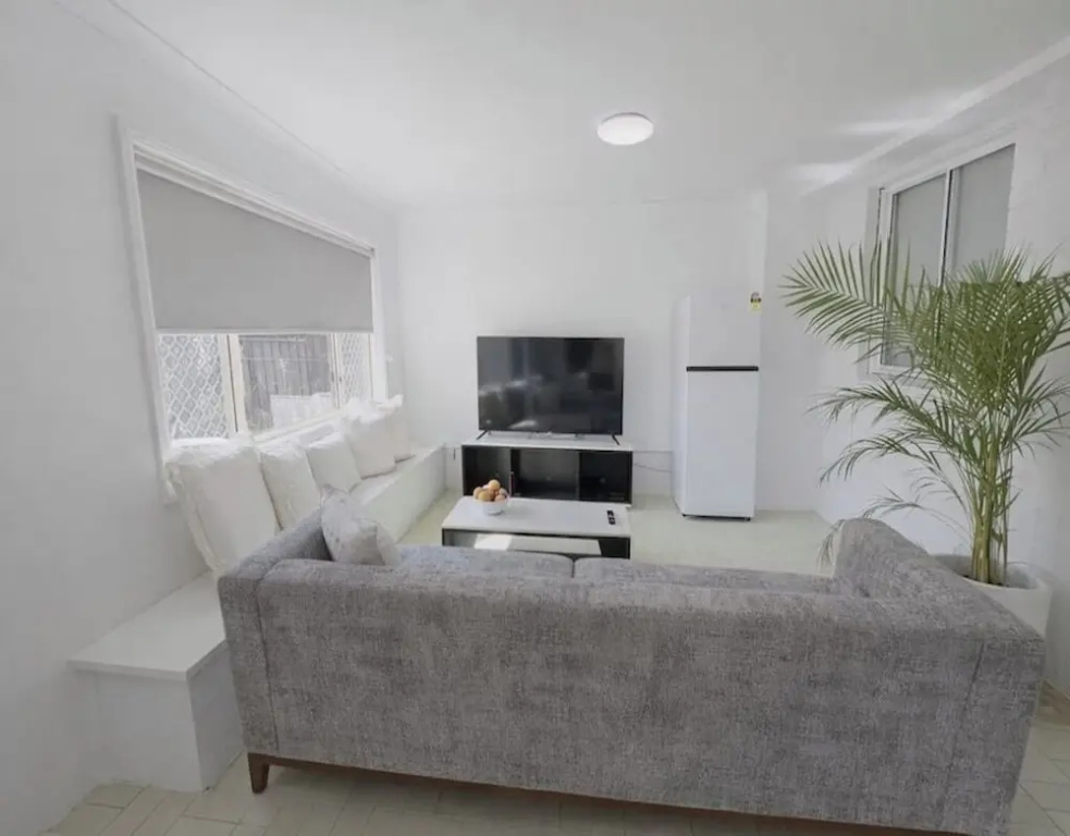 6BR Retreat Stay 5 Min from Airport in Tamworth