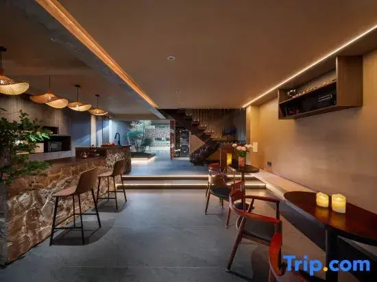 Hua Zhu · Stylist Art Accommodation