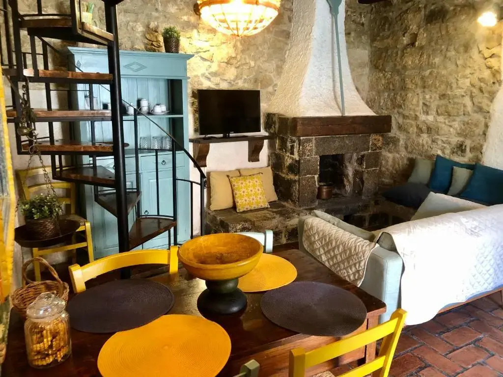 2 Bedrooms Cottage