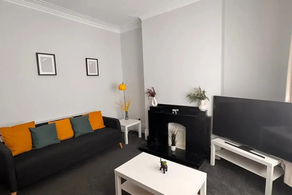 House - Sleeps 6 - Pet Friendly - Garden - Parking