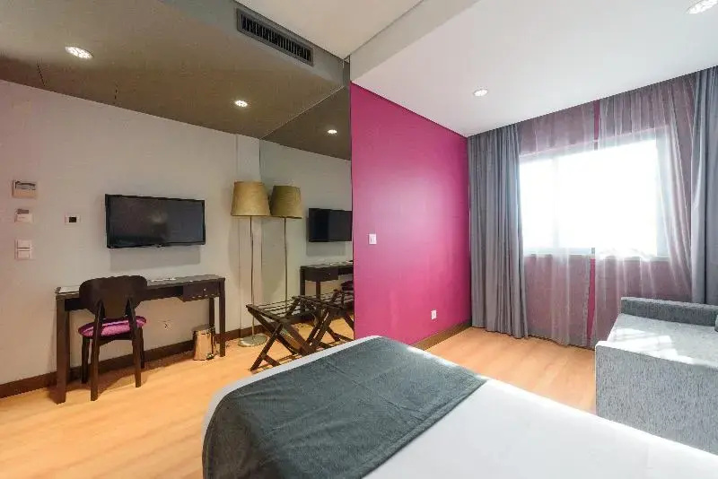 Deluxe Quadruple Family room