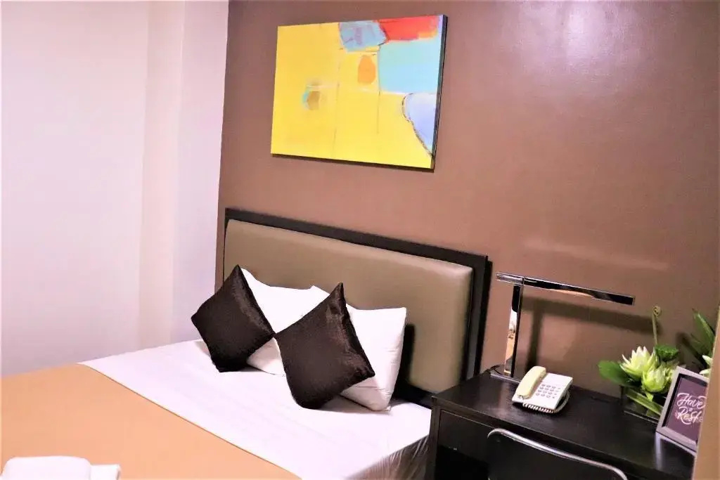 Deluxe Double room (full double bed)