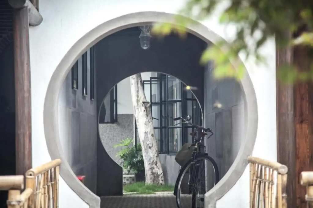 Show Year Reminiscence Hotel