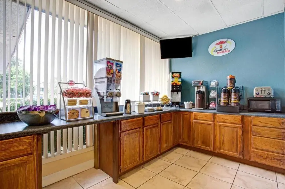 Food & Beverage