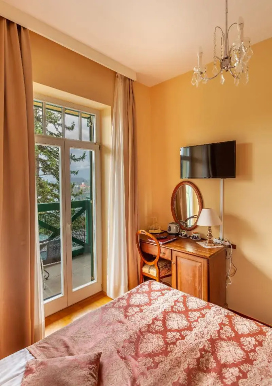 Standard Double room with balcony (full double bed)
