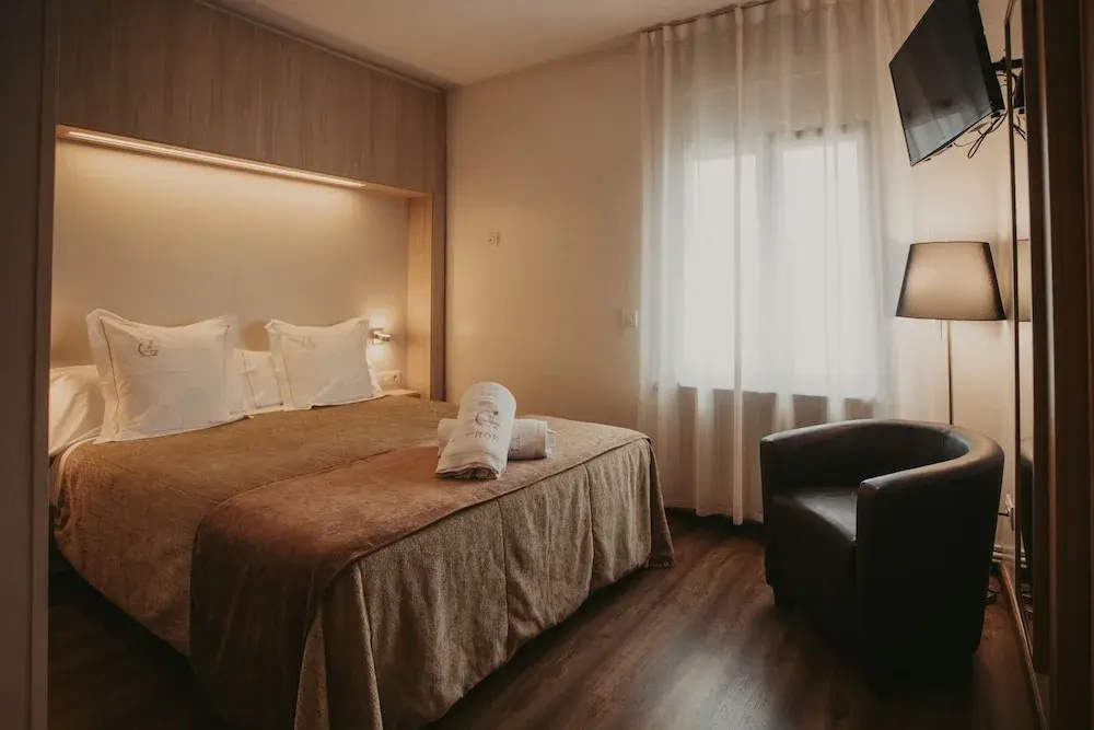 Superior Double room with city view (full double bed)