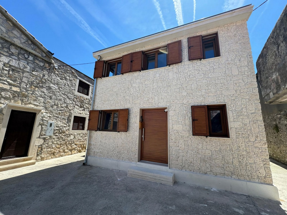 Stone House Moca in Suko an
