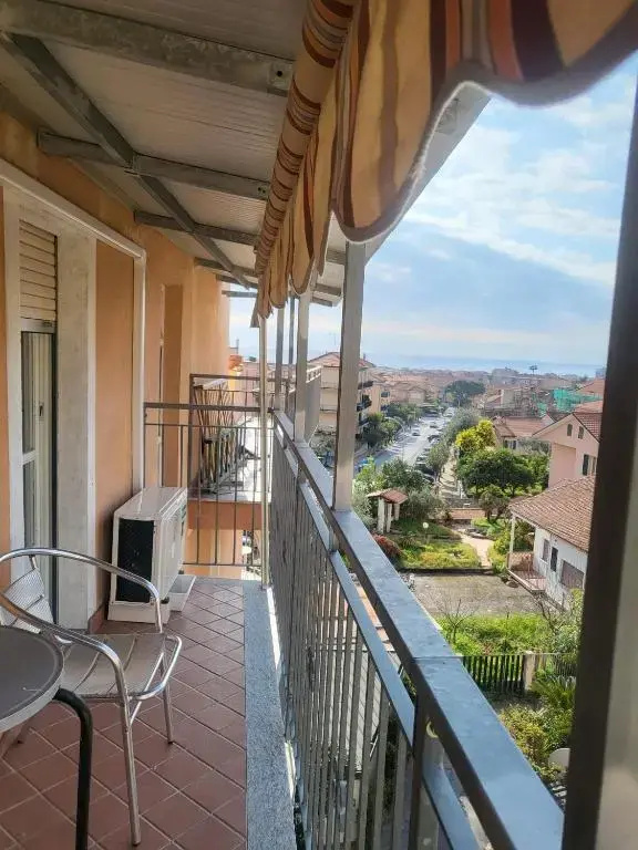 Balcony & Terrace