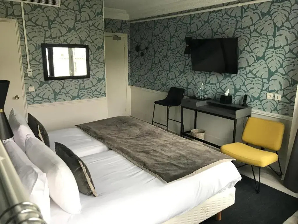 Deluxe Double room (full double bed)