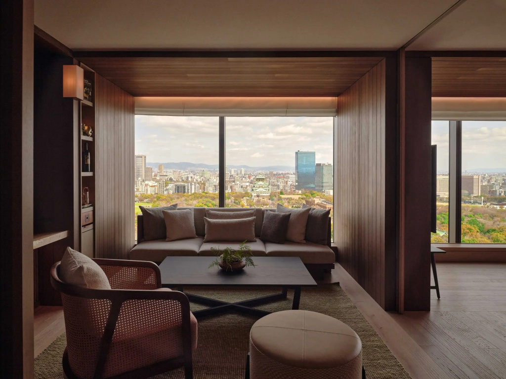 Deluxe Double room with  Osaka Castle view (full double bed)