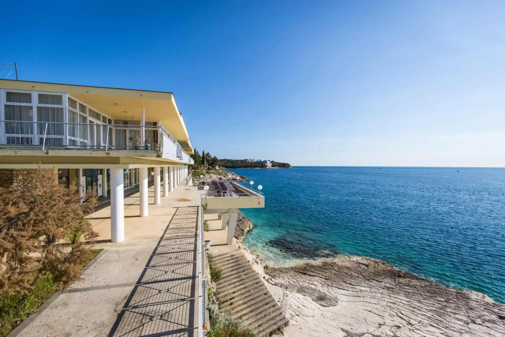 Beach & Waterfront