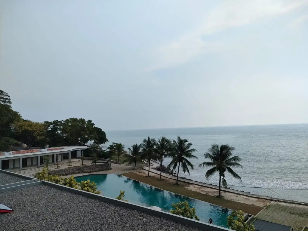 Beach & Waterfront