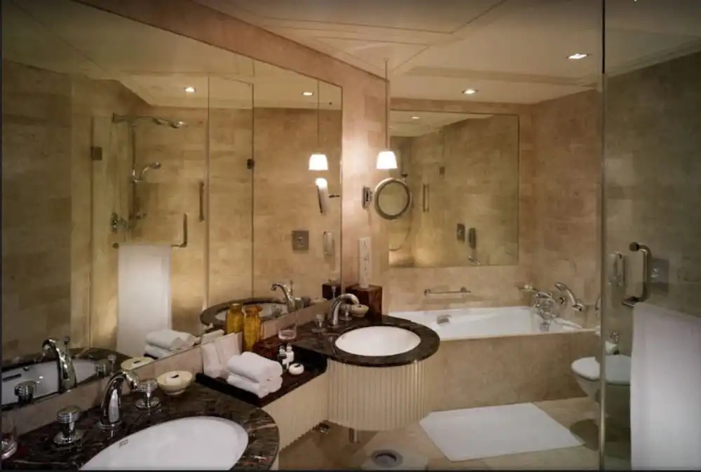 Royal Club Suite