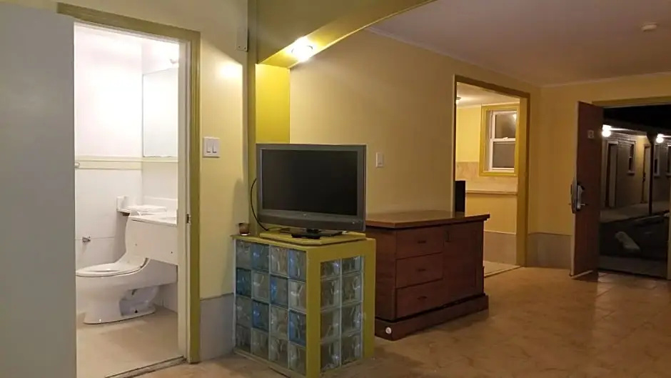Double Suite (full double bed)