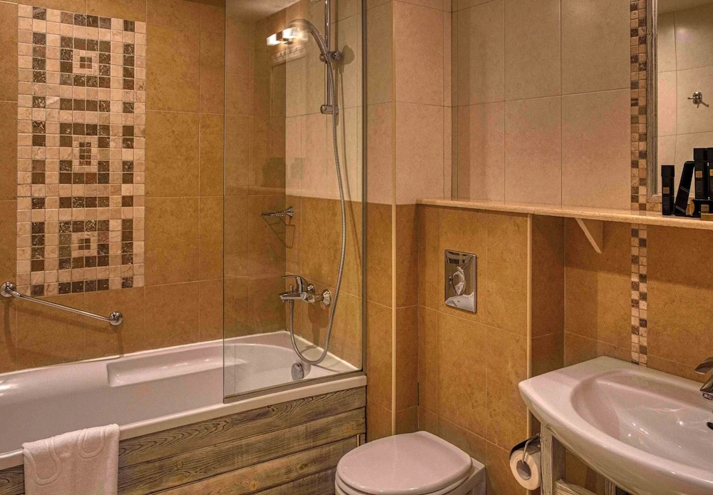 Standard Double room with balcony (full double bed)