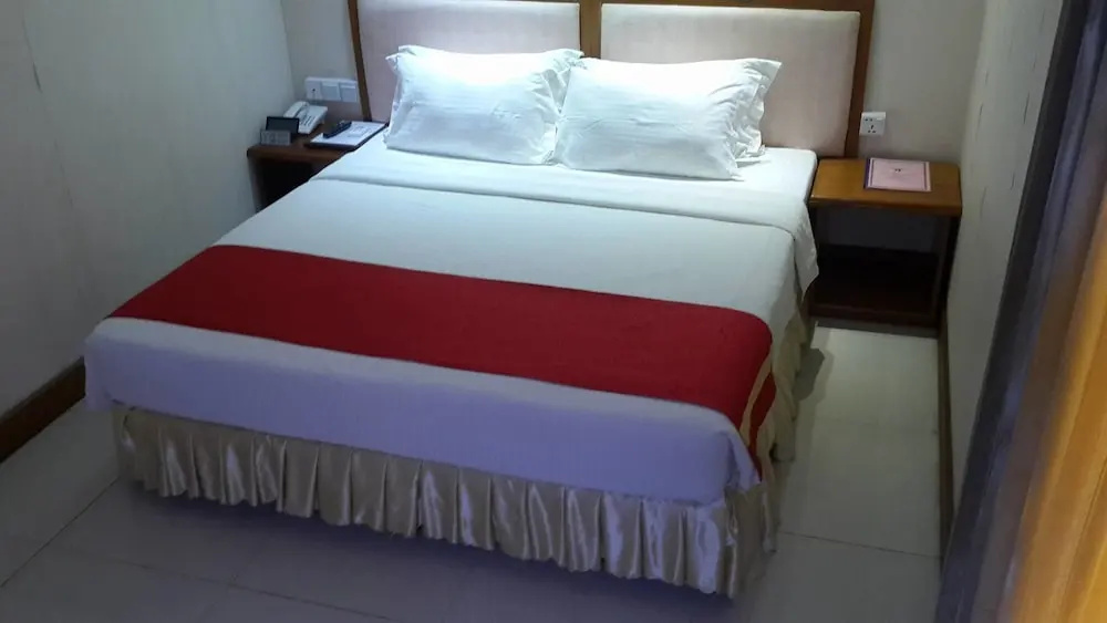 Yadanar Theingi Hotel - Chambres