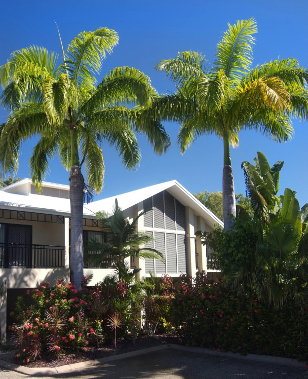 Trinity Beach Club Holiday Apartments