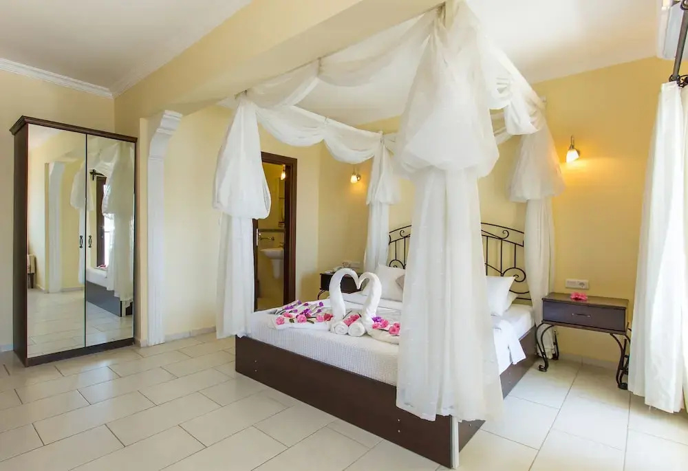 Standard Double room with balcony (full double bed)