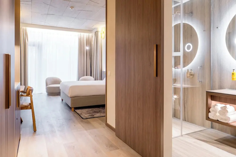 Deluxe room with lake view