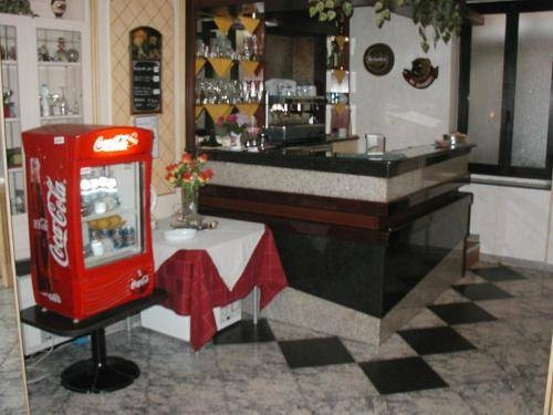 Food & Beverage