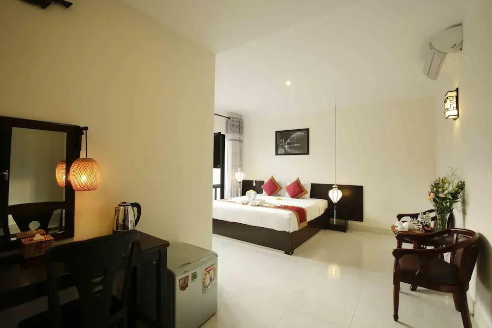 Superior Double room with balcony (full double bed)