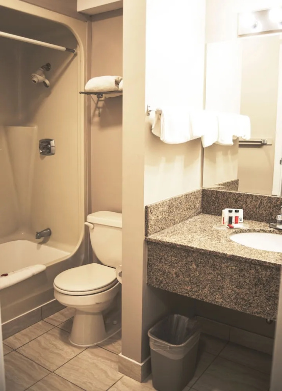 Business Quadruple room with balcony