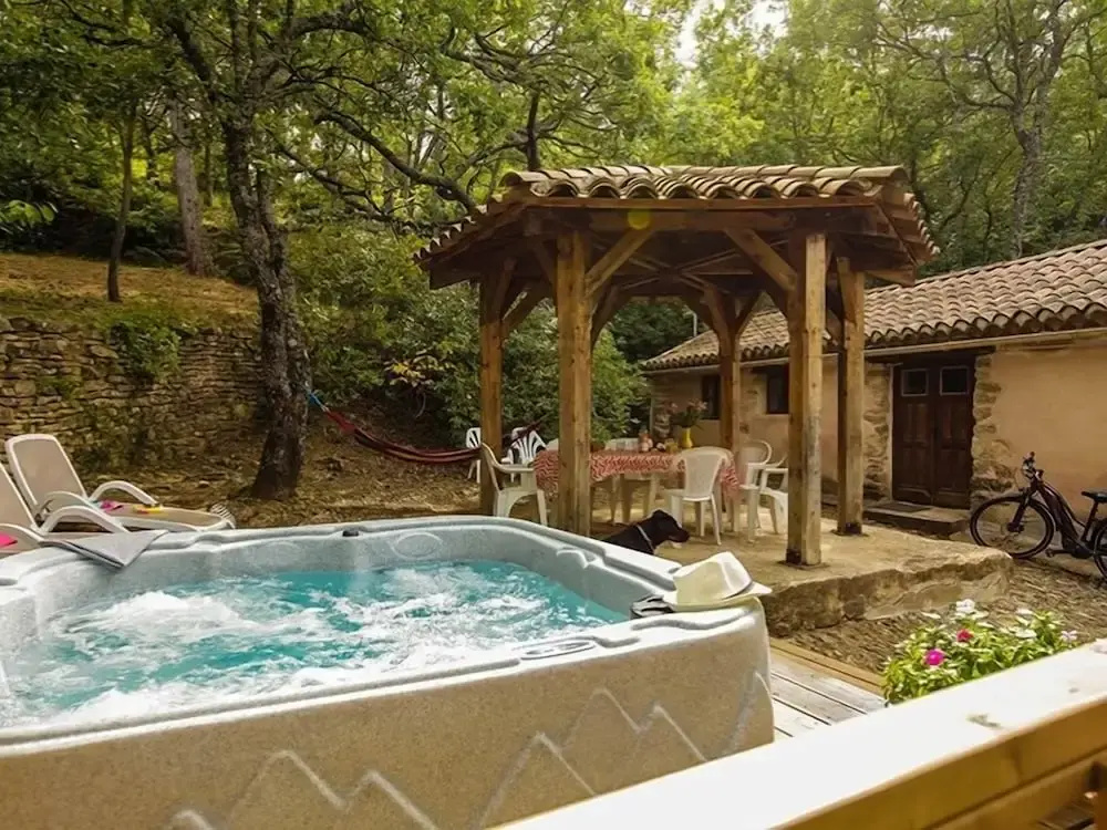 Double Cottage (full double bed)
