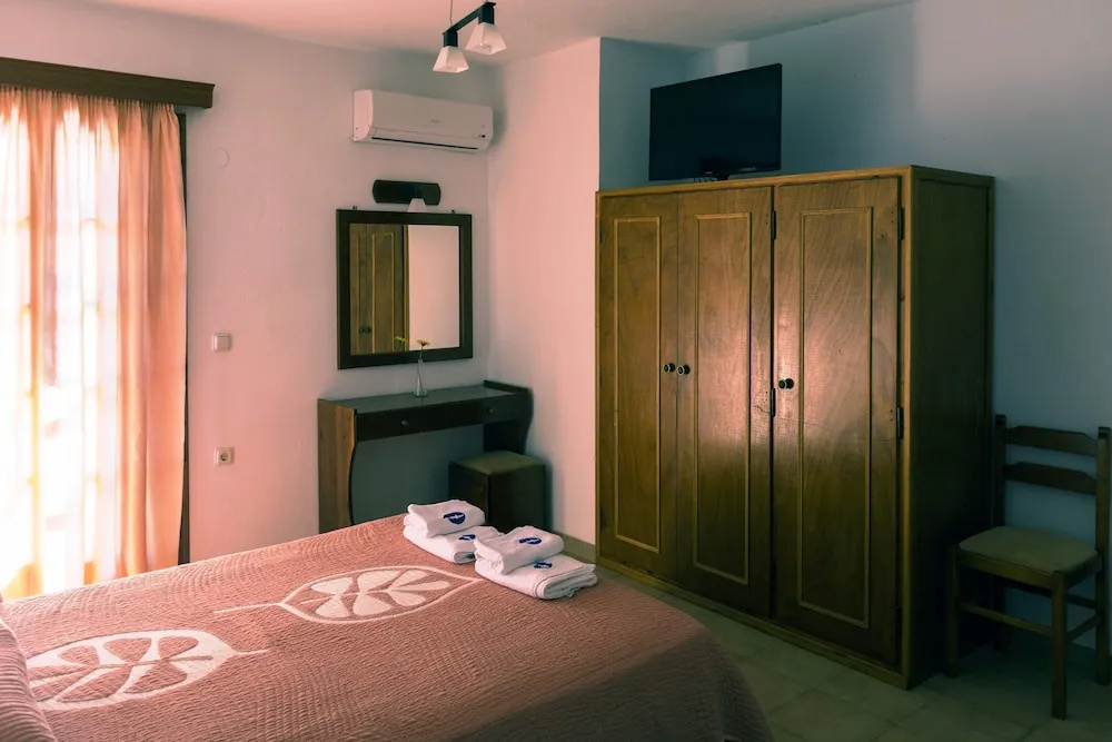 Standard Double room with balcony (full double bed)