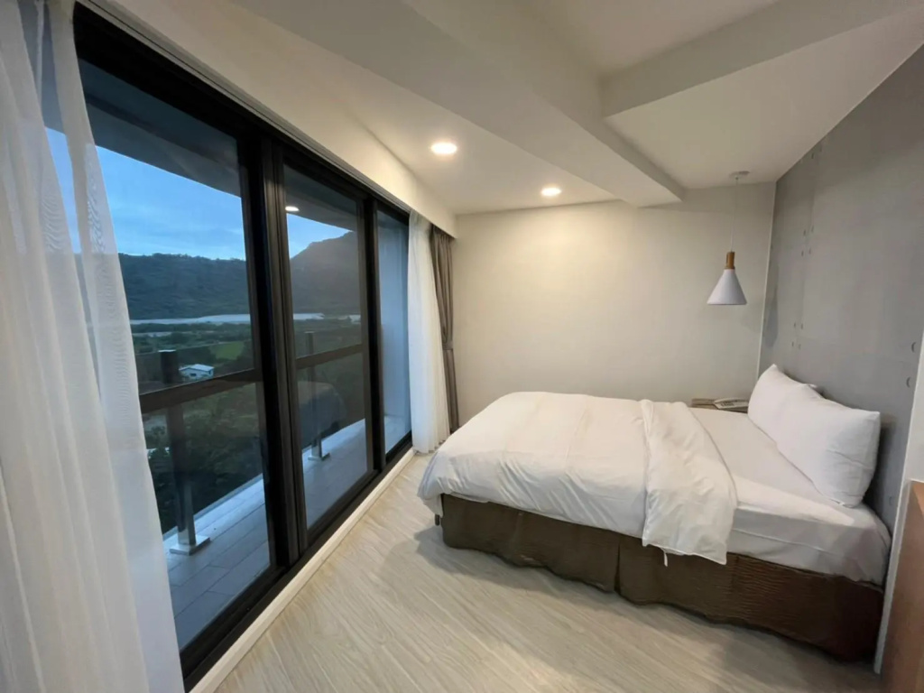 Deluxe Double room (full double bed)