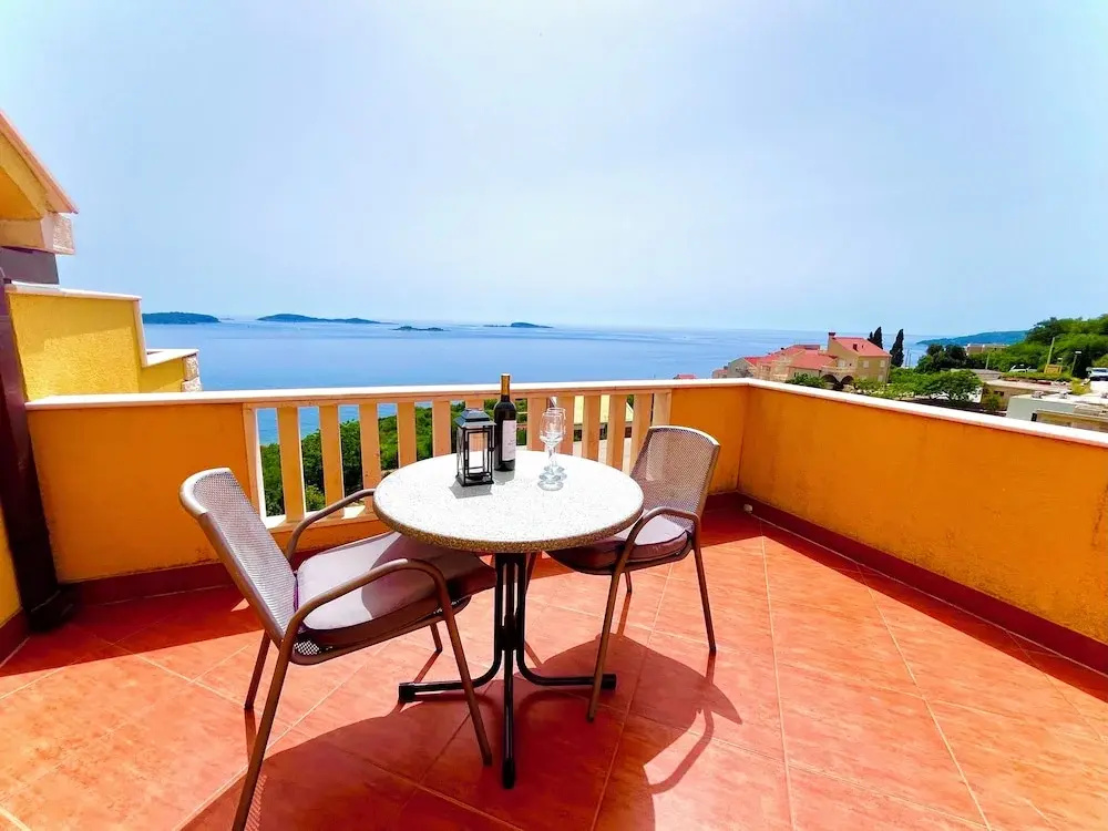 1 Bedroom Comfort Apartment with sea view