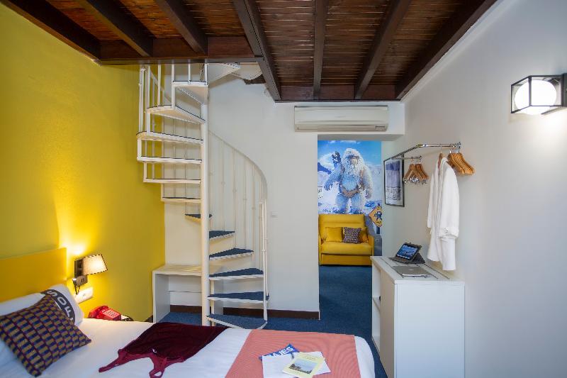 Семейный номер Superior с балконом в Casual Ilbira Granada Hotel