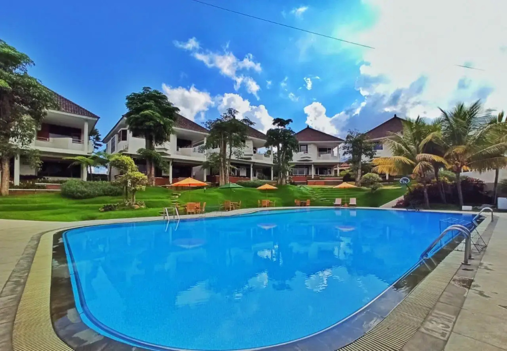 Villa with pool view