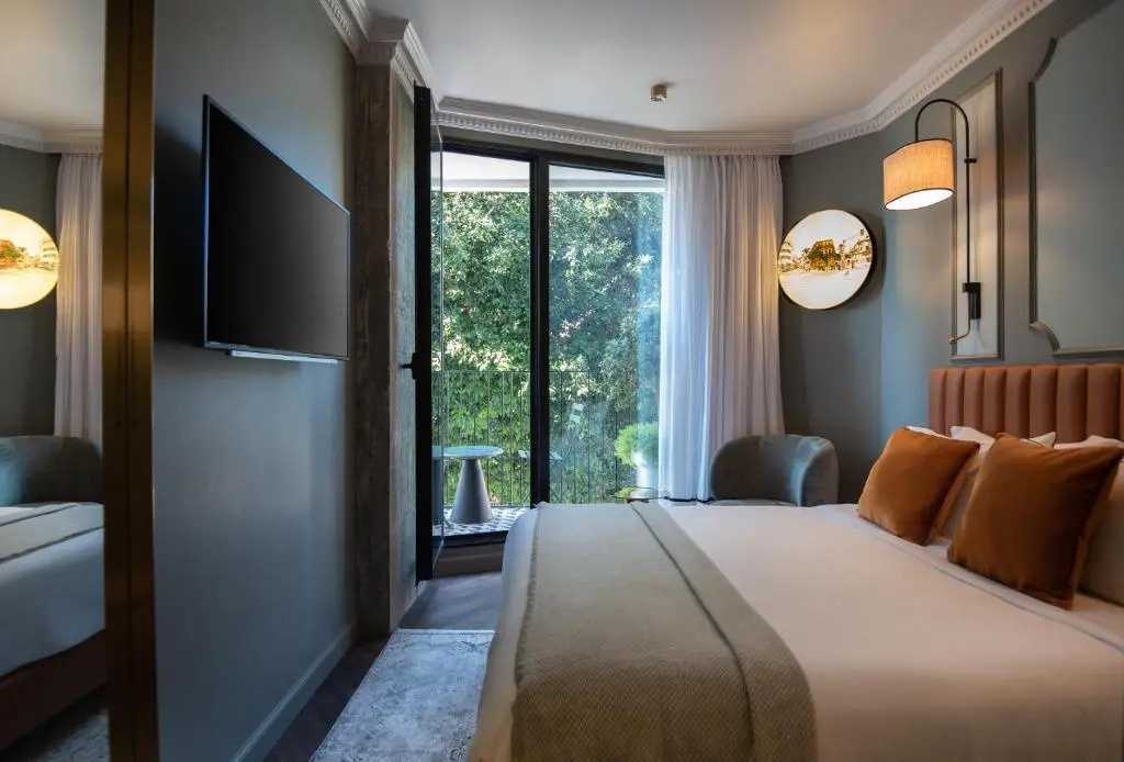 Deluxe Double room (full double bed)