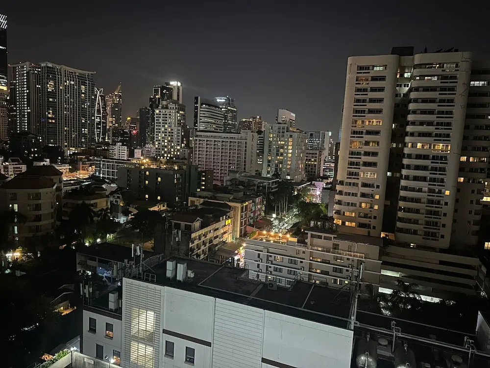 Апартаменты Omni Tower Direct Rooms Sukhumvit Soi 4 — фото