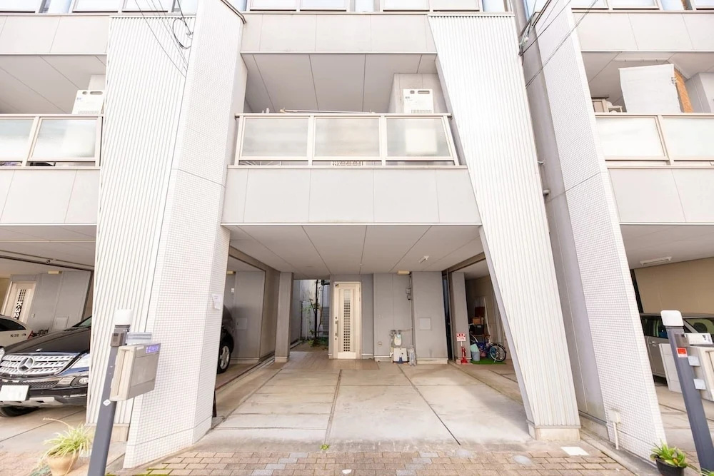 Station & White Osaka station 4BR luxury house