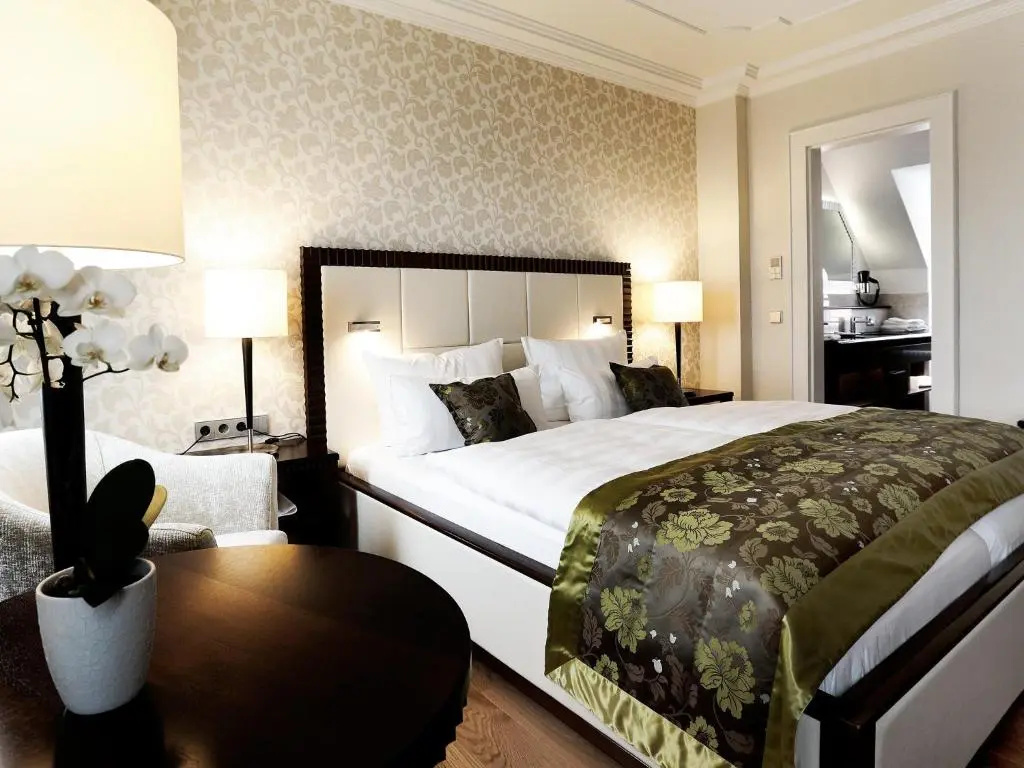 Business Double room (full double bed)
