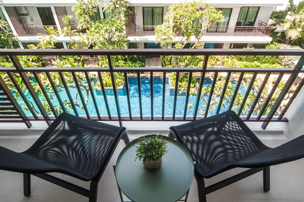 Люкс Comfort c 1 комнатой с балконом и с красивым видом из окна в The Title KR Beach Condotel Rawai Phuket