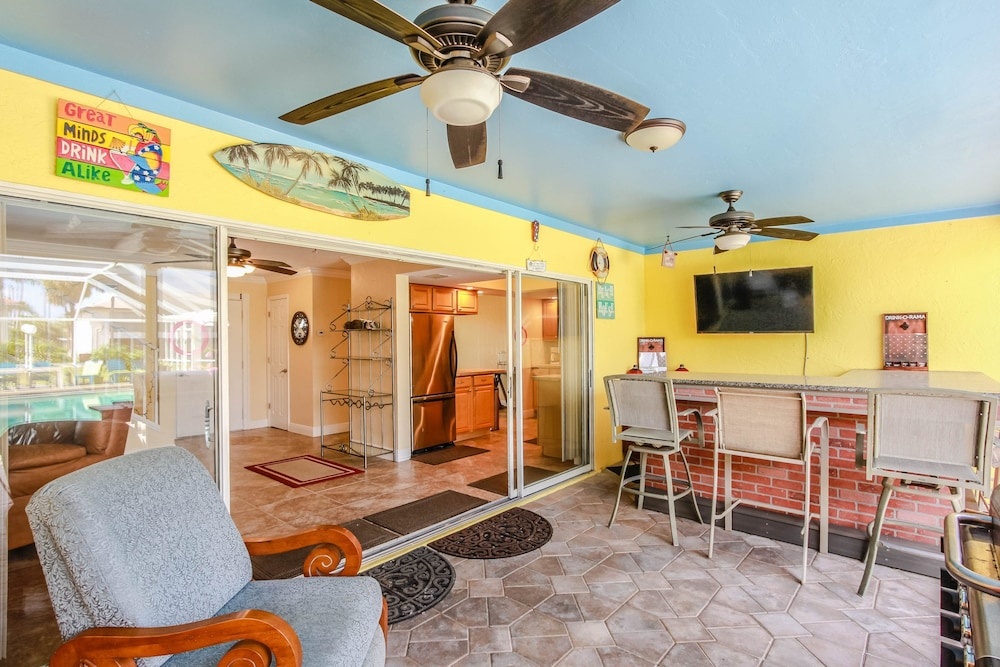 Seatuit Condominiums