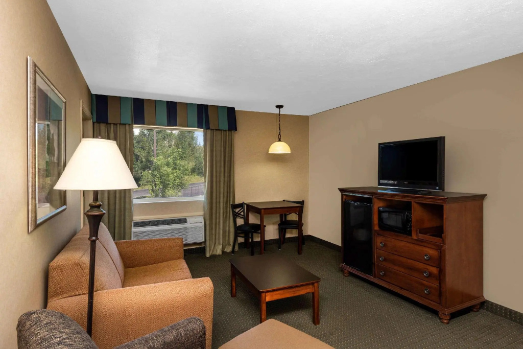 Superior Double Suite (full double bed)