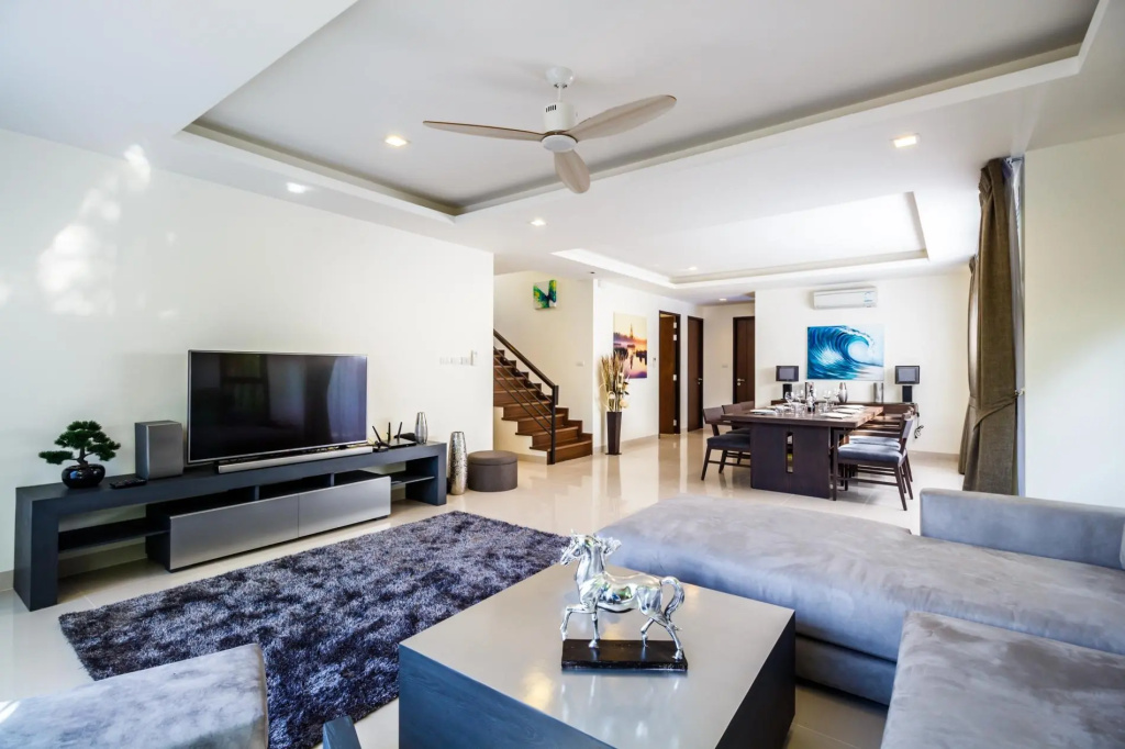 LP101 - Private rooftop pool villa in Laguna for 9 people, near restaurants and shops
